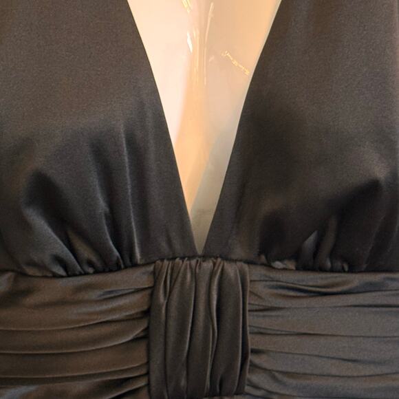 Trina Turk Silk Plunge Halter Neck Black Satin Cocktail Dress Small - Picture 3 of 10